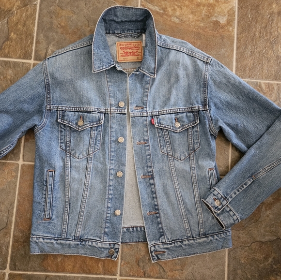 Levi's Light Blue Vintage-Style Denim Jacket - Picture 10 of 10